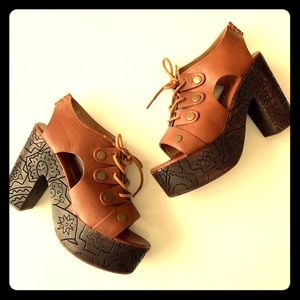 Free People Farrah Platform Clogs Size 8